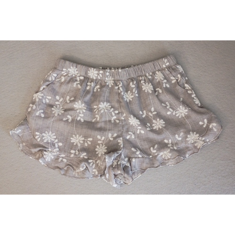 Sadie and Sage Shorts Gray Sz Large (Has Flaw) Ruffled Embroidered Romantic